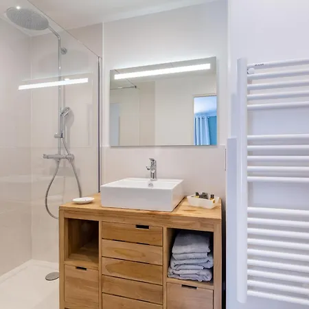 D'hotes Les Amandiers Guest house