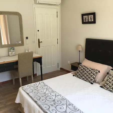 D'hotes Les Amandiers بيت ضيافة سان تروبيه