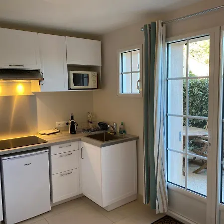 D'hotes Les Amandiers بيت ضيافة