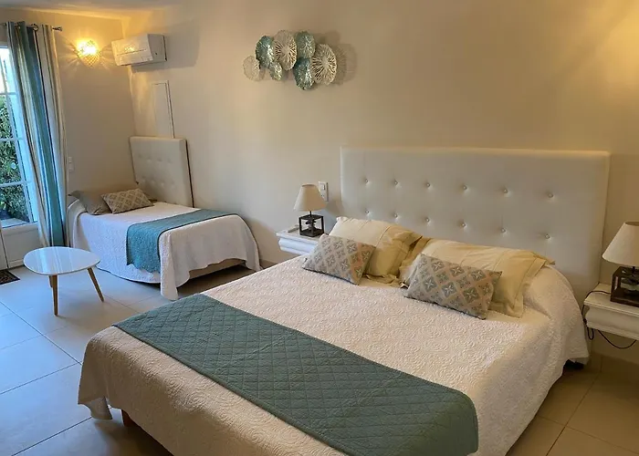 Maison d'hôtes D'hotes Les Amandiers 4*