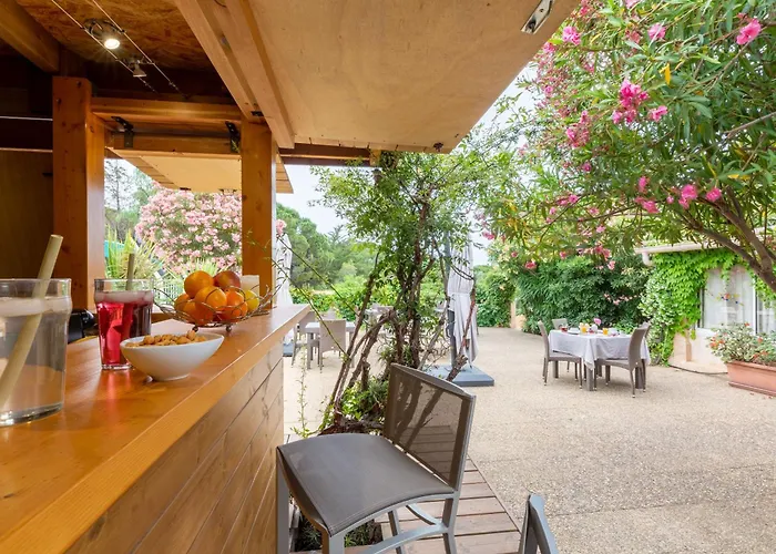 D'hotes Les Amandiers Konukevi 4*